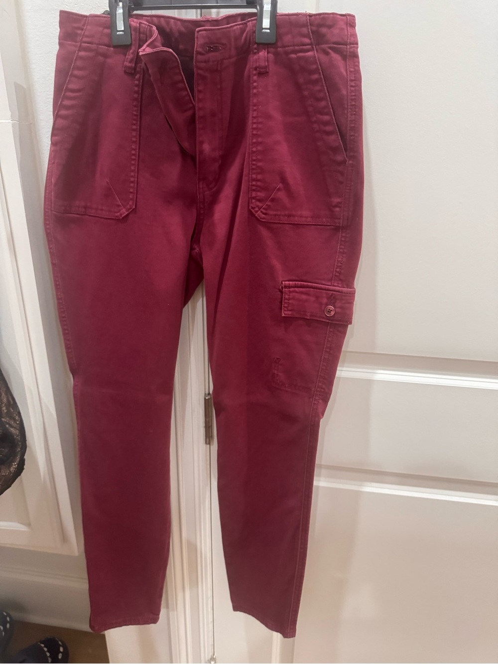 Kut from the Kloth Skinny Cargo Jeans in Maroon